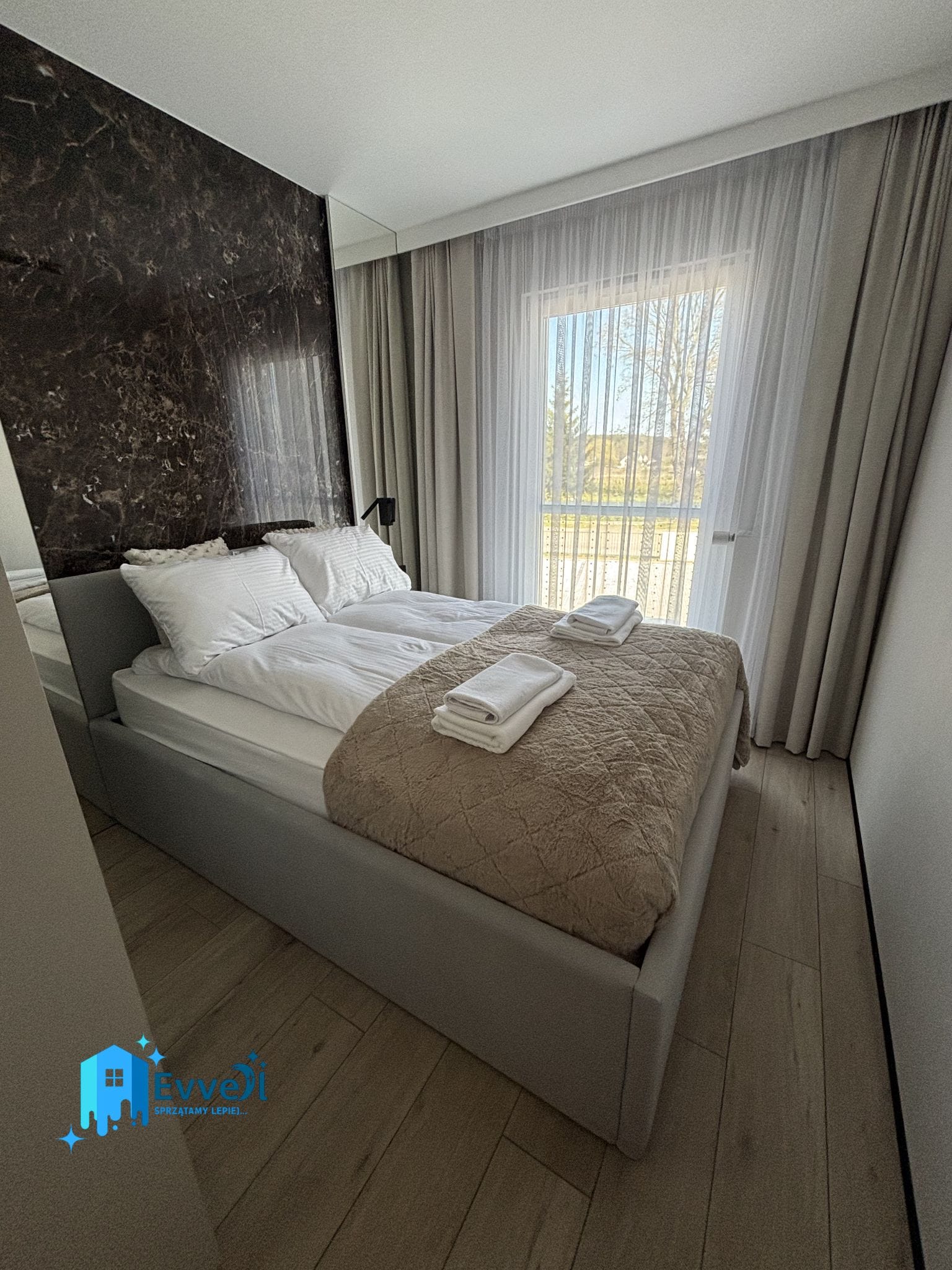 Przygotowany apartament na wynajem krótkoterminowy po profesionalnym sprzątaniu w Gdańsku.